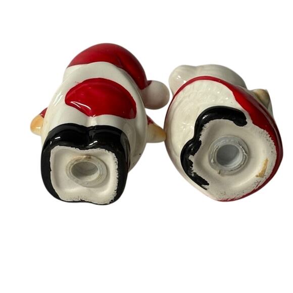Vintage MCM Mr. and Mrs. Santa Clause Kissing Salt n' Pepper Shakers - Picture 5 of 6